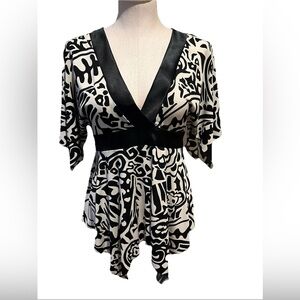 BOHO Women’s SOULMATES Black & White Handkerchief hem Top Blouse Tunic sz L